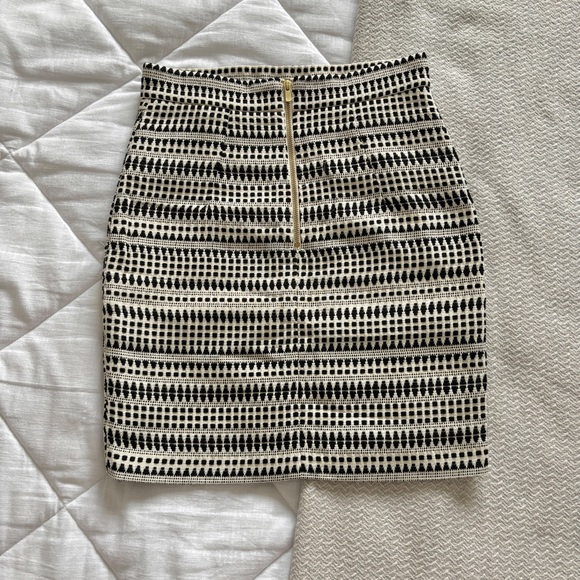 NWT H&M Pencil Skirt, Hi-rise mini - Picture 3 of 4